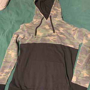 Forever 21 Small Mens Two Tone Sweater